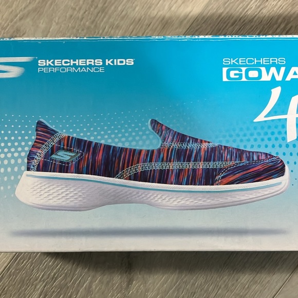 Sketchers , children’s 11 , slip on sneakers / running shoes. New in box - Picture 3 of 5